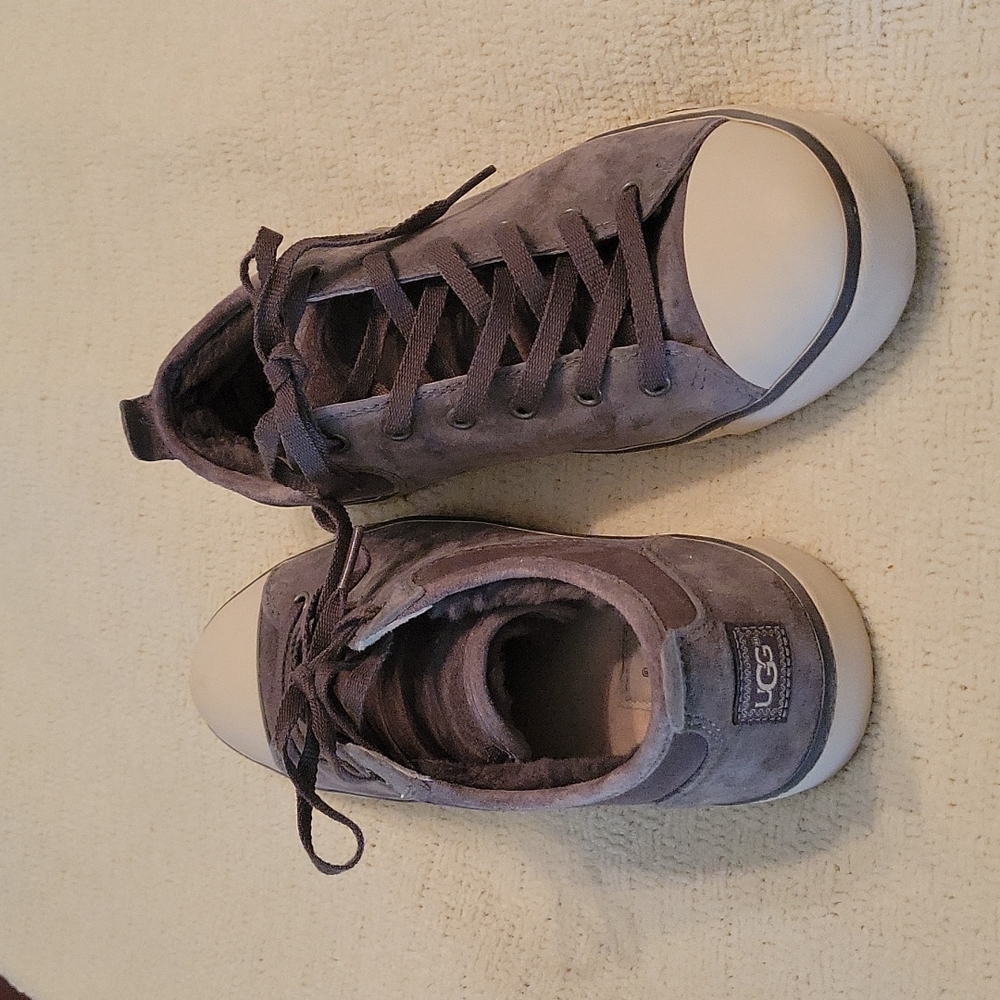 Size 9 women's UGG sneakers grey EUC